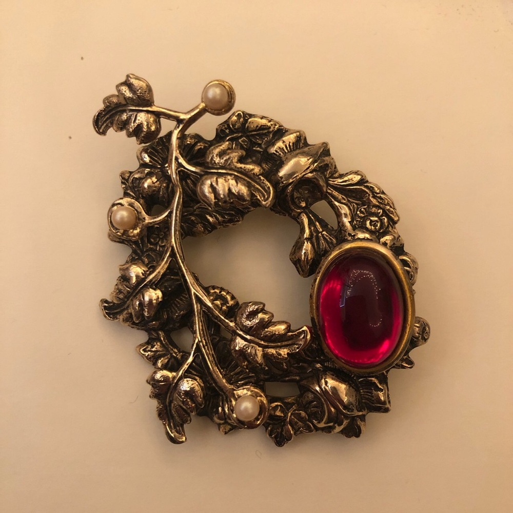 Gold Wreath pin